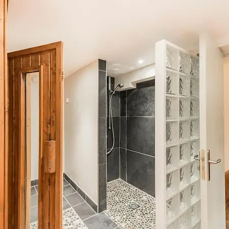 Spectacular Chalet With 5 Ensuite Bedrooms And Sauna * Chamonix