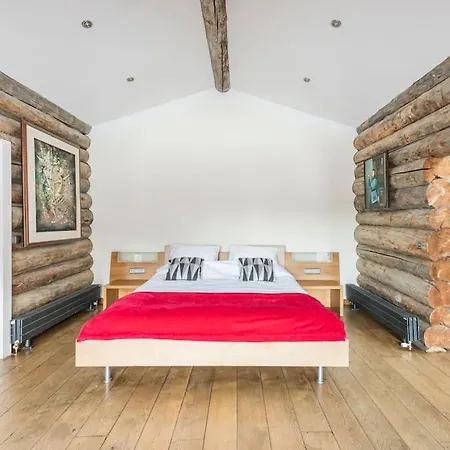 Spectacular Chalet With 5 Ensuite Bedrooms And Sauna